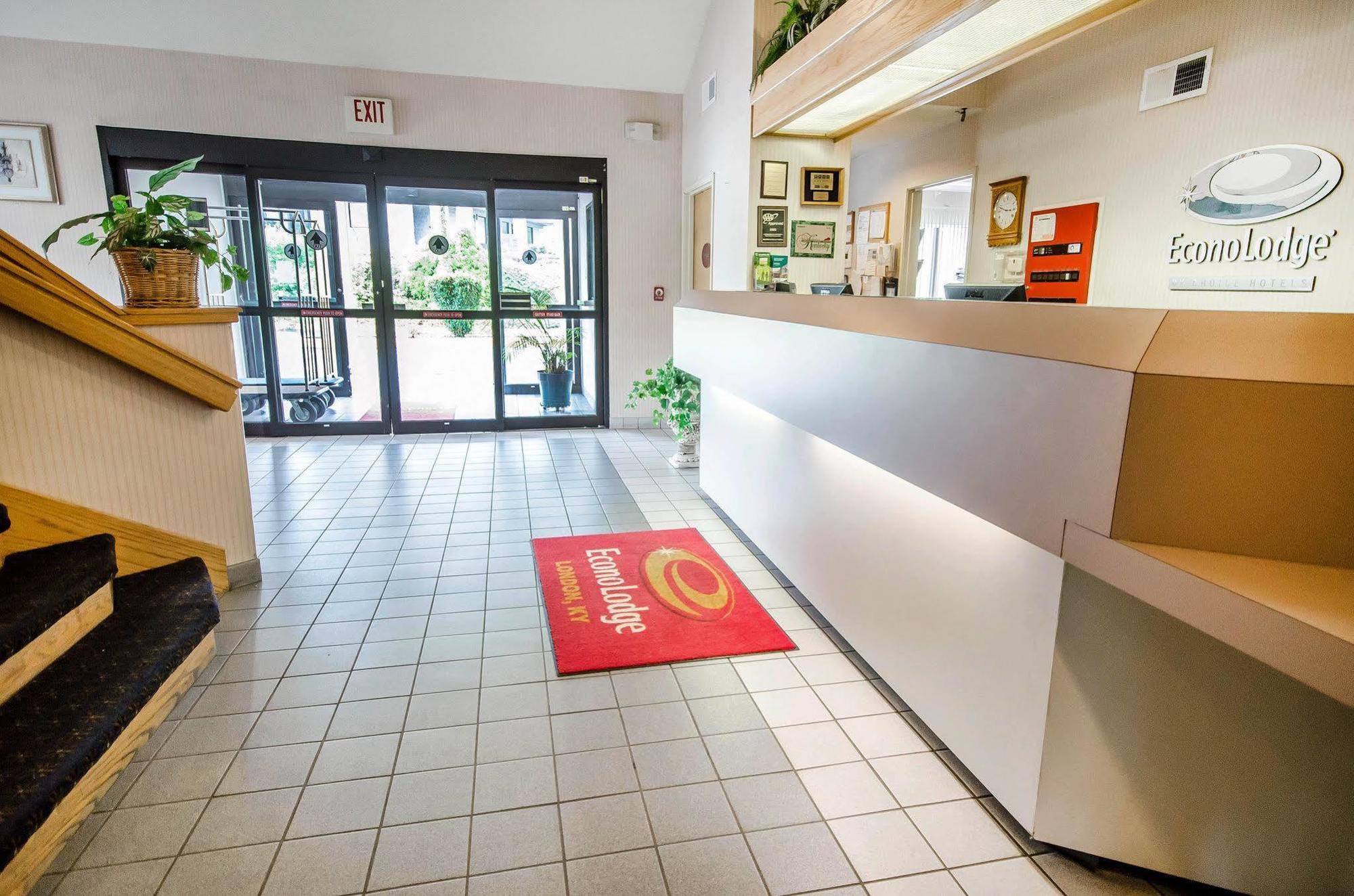 Econo Lodge London Extérieur photo